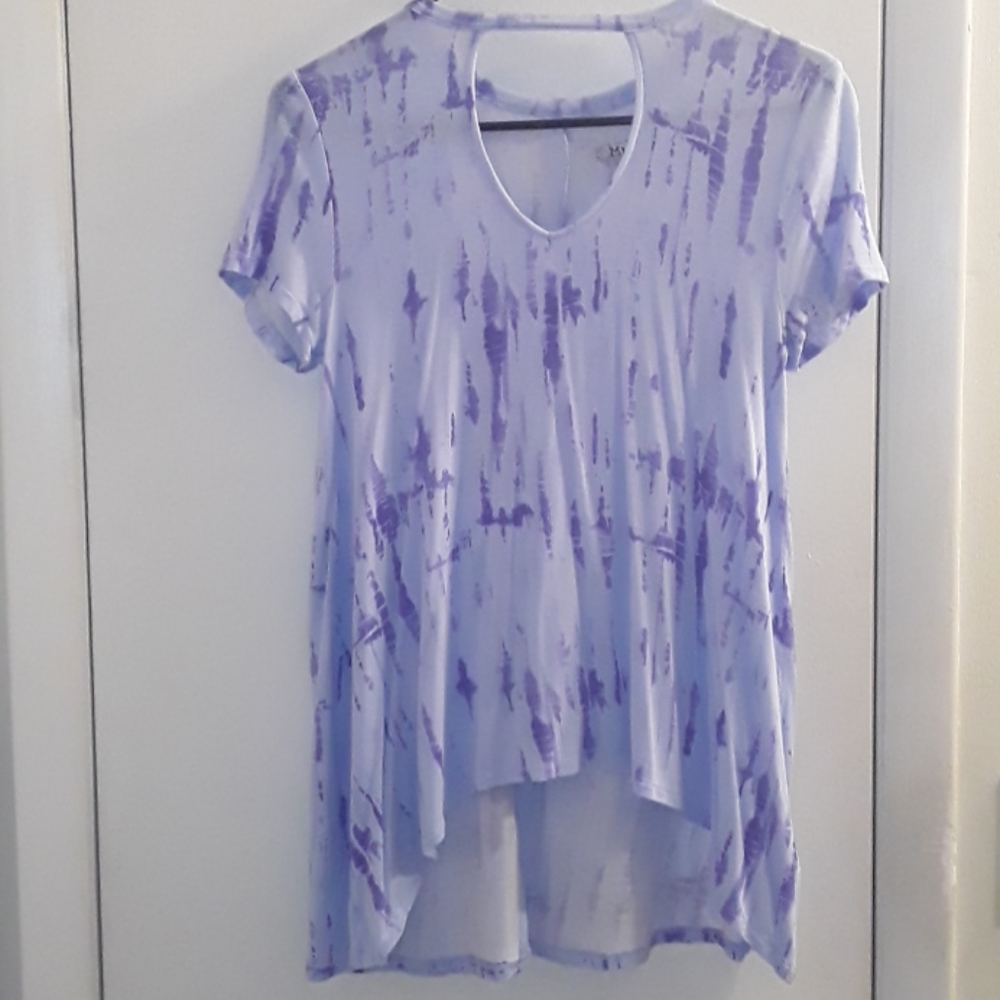 Super cute cut-out tee!